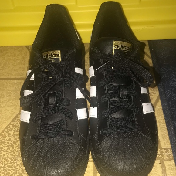 BLACK ADIDAS SHELL TOE - Picture 1 of 4